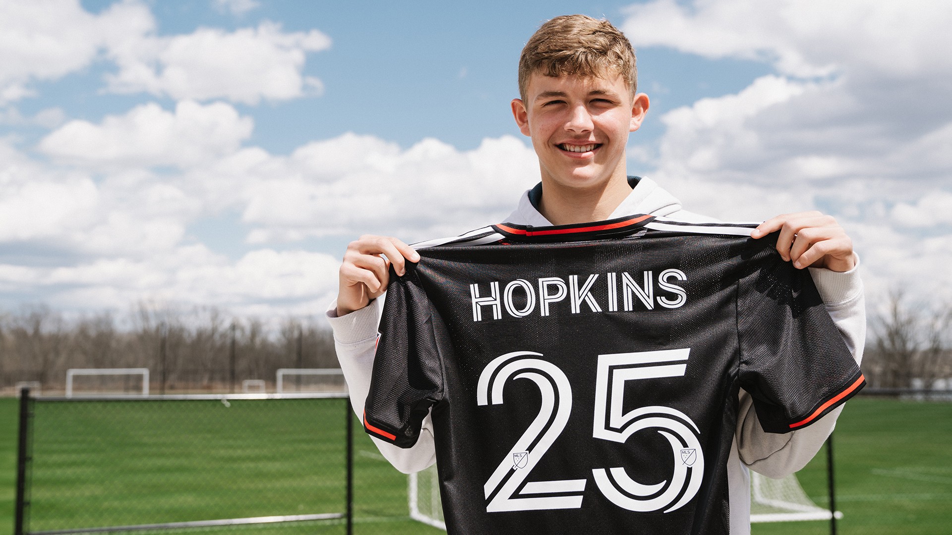 Hopkins turns pro with D.C. United