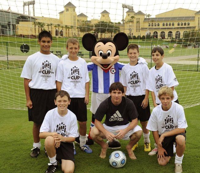 messi disney cup