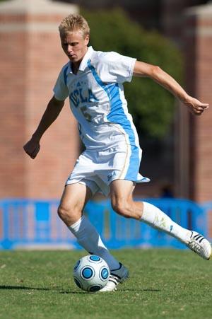 mens college soccer player