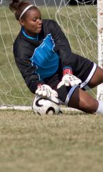 womens college soccer player