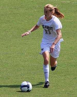 womens college soccer player