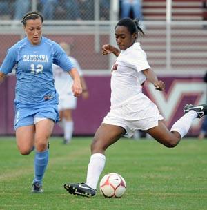 womens college soccer player