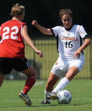 womens college soccer player