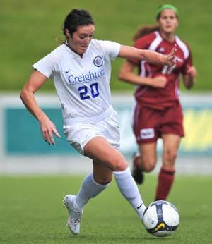 womens college soccer player