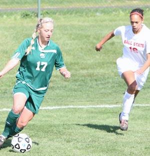 womens college soccer player