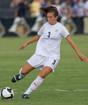 womens college soccer player