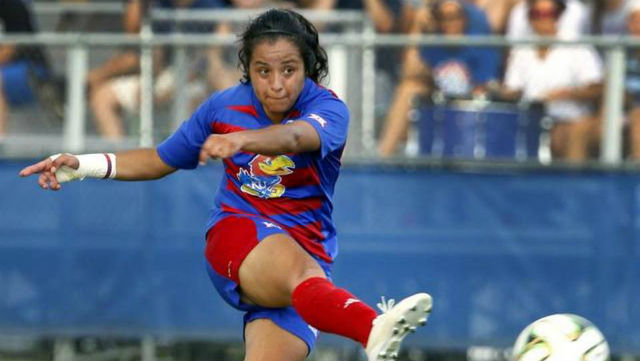 Top 10 midfielders in DI women's soccer