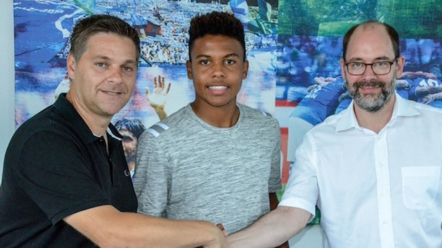 Weston McKennie signs with Schalke