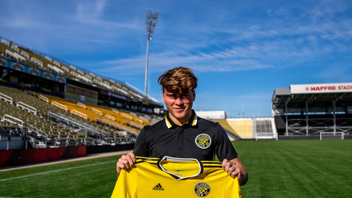 Morris signs with Columbus Crew SC