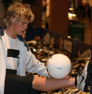 John Farnworth juggles the soccer ball with his shins.