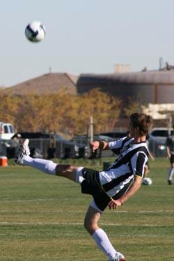 met oval boys youth club soccer player