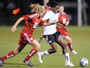 Elite club soccer players Chioma Ubogagu and Sydney Payne. 