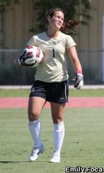 ucf women's college soccer player aline reis