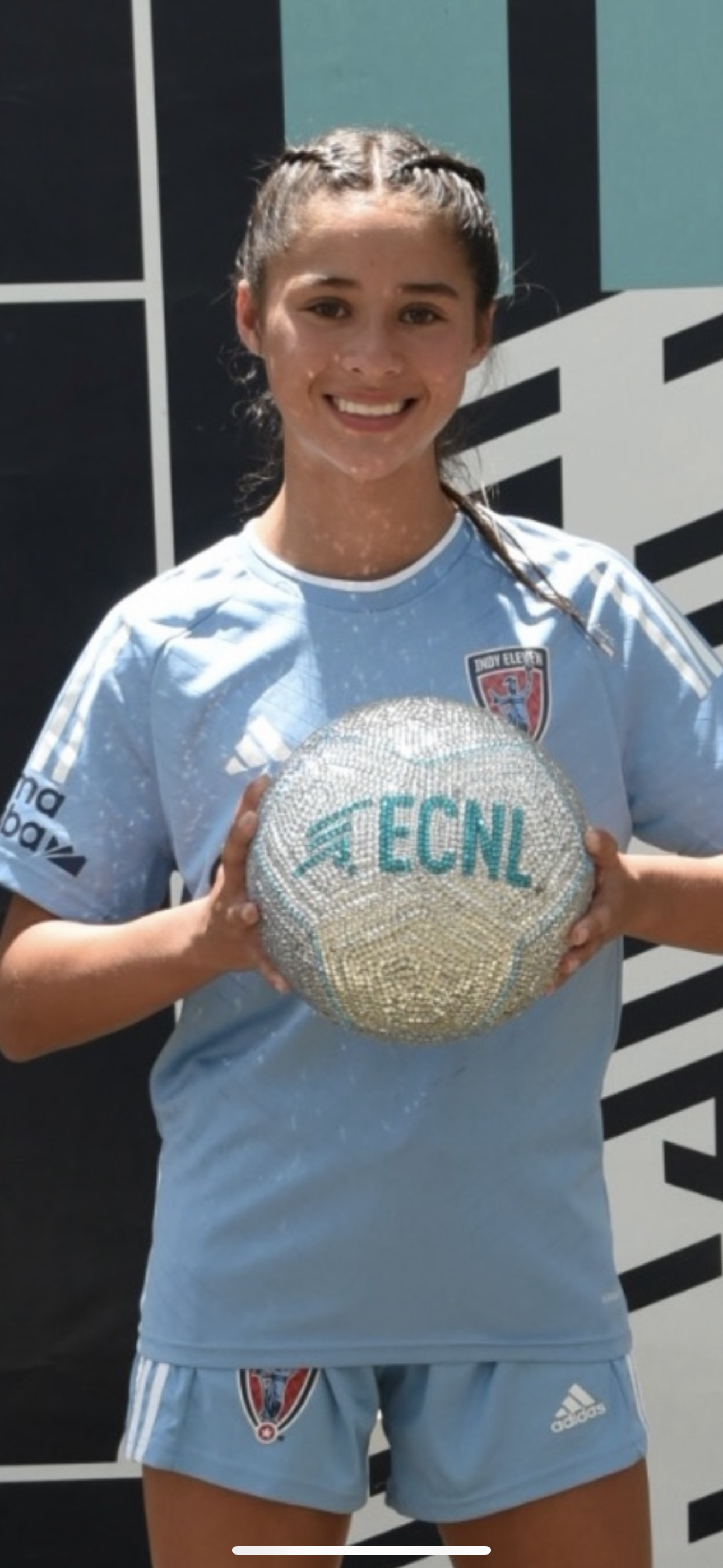 Ella Mora